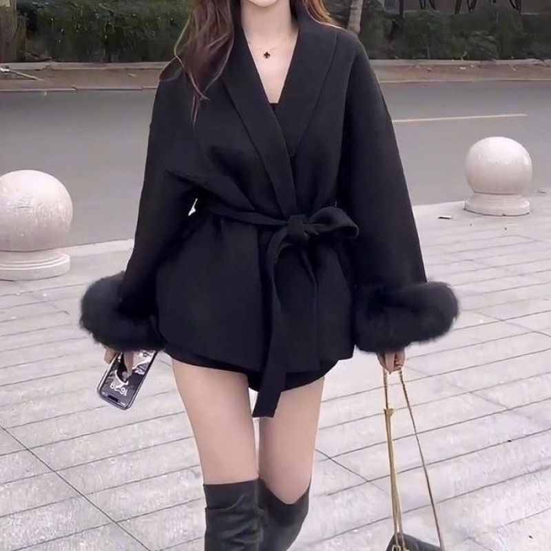 Lace-up Furry Sleeves Thin Hepburn Style Woolen Coat - Velerat