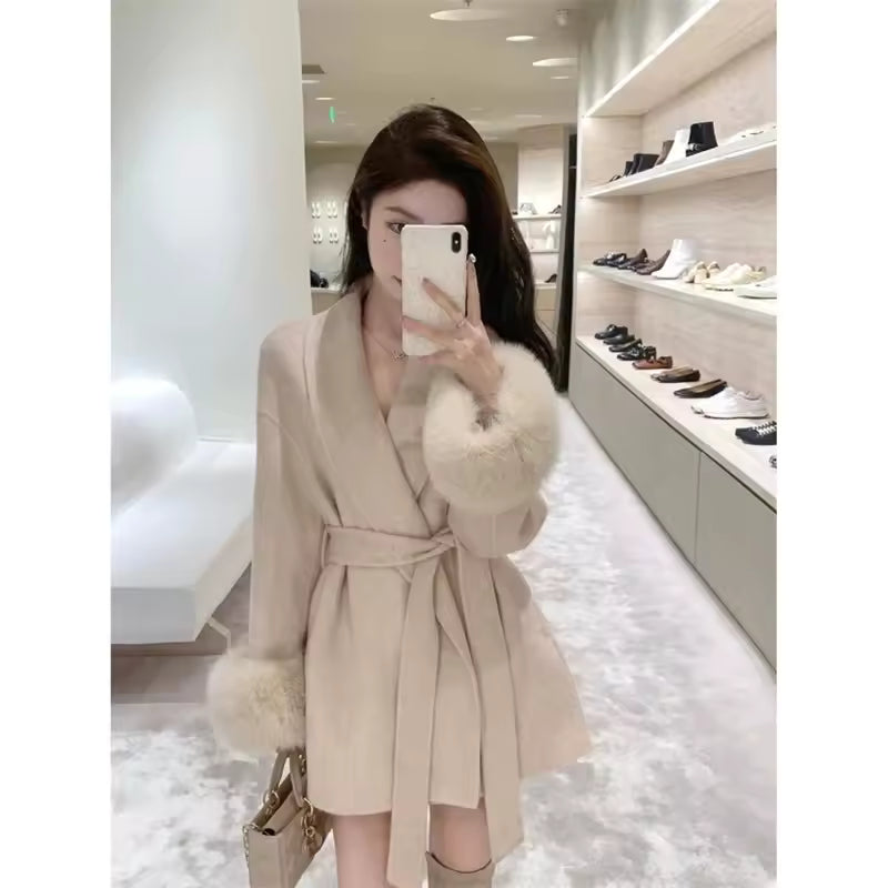 Lace-up Furry Sleeves Thin Hepburn Style Woolen Coat - Velerat