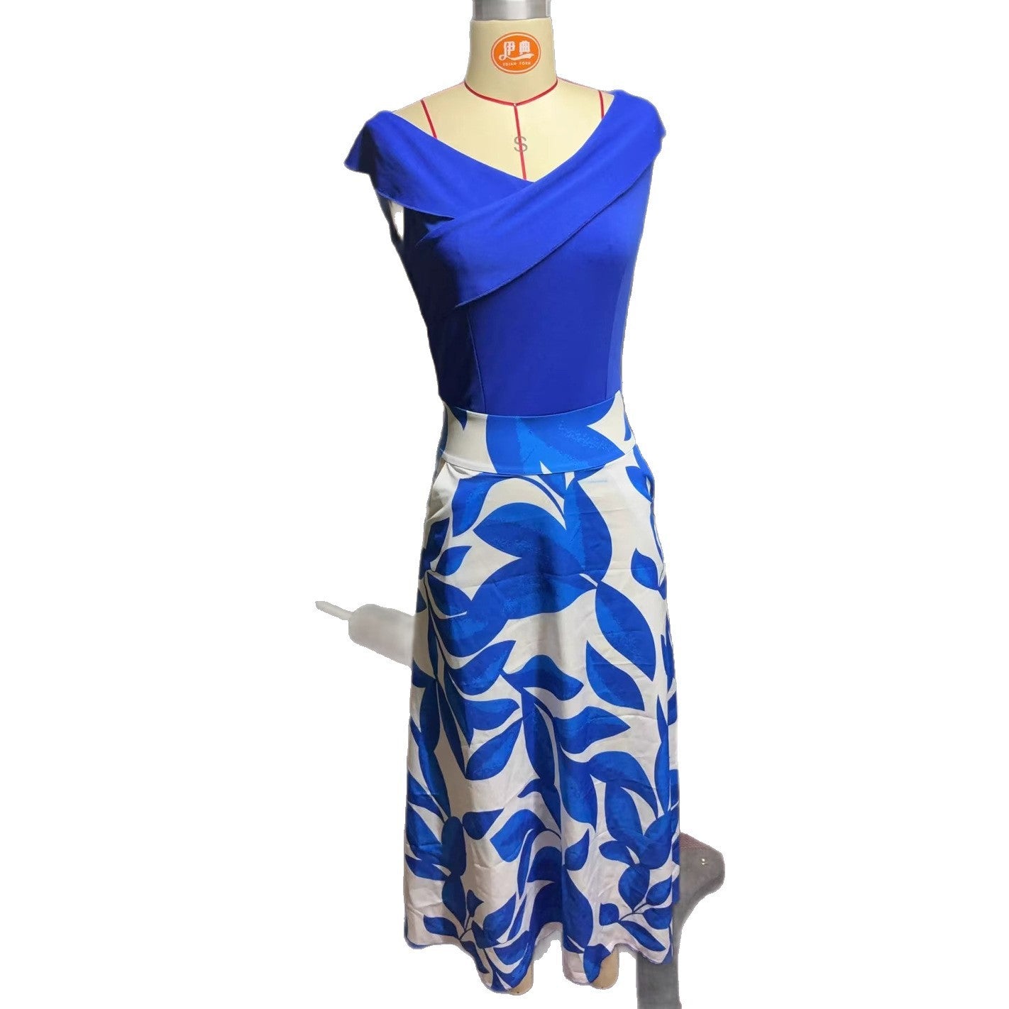 Women's Versatile And Elegant Printed V-neck Dress - Velerat